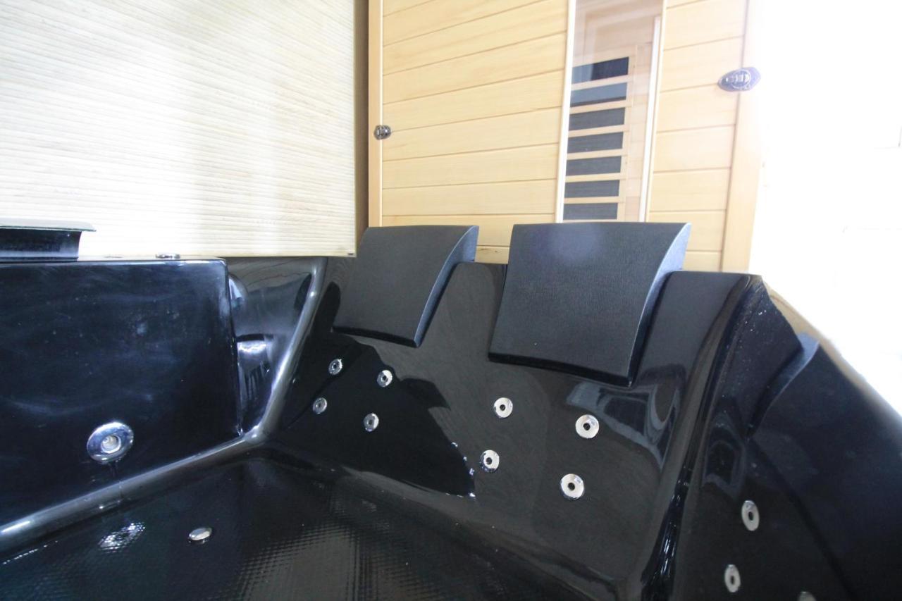 Derniere Reservations Avant Indisponibilite En Septembre Pour 12 Mois, Illimites Jacuzzi Spa Bain A Remous Interieur, Sauna Interieur, Parking Reserve, Vue Et Acces Parc, Prestations Uniques, 1Er Etage Corbeil-Essonnes Eksteriør billede